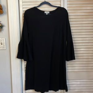🦋Simply Southern black bell sleeve dress size small